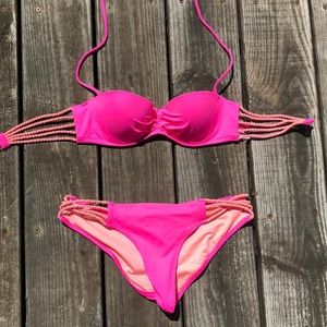 Two piece bikini set!